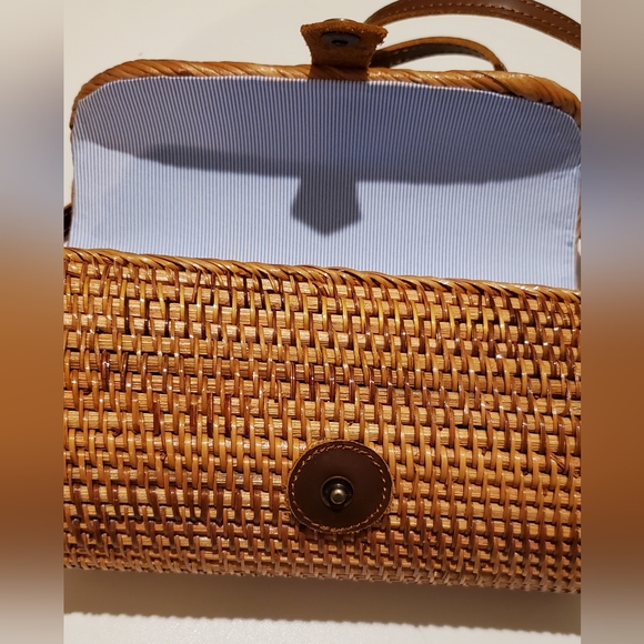 Vietnam Genuine Leather Handcrafted Straw Rattan Crossbody Purse - Picture 8 of 9